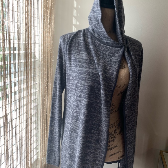 NWOT- Lululemon wrap sweater - Picture 7 of 9